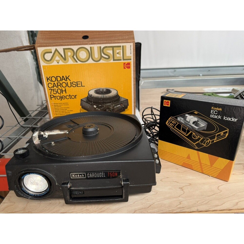 Kodak Carousel 750H With Slide Projector Remote / No Slide Tray / Turns On